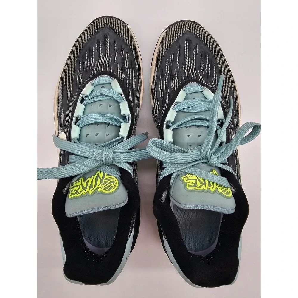Nike Air Zoom GT Cut 2 Basketball Shoes Womens Black White Blue Size 9.5‎